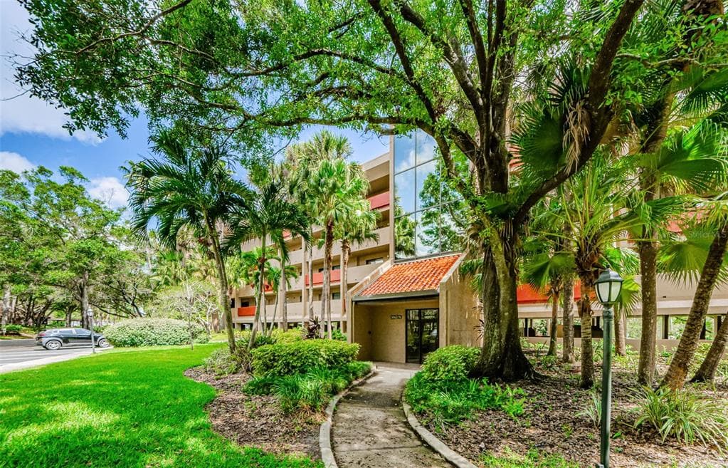 3062 EASTLAND BOULEVARD UNIT 405 CLEARWATER, FL 33761