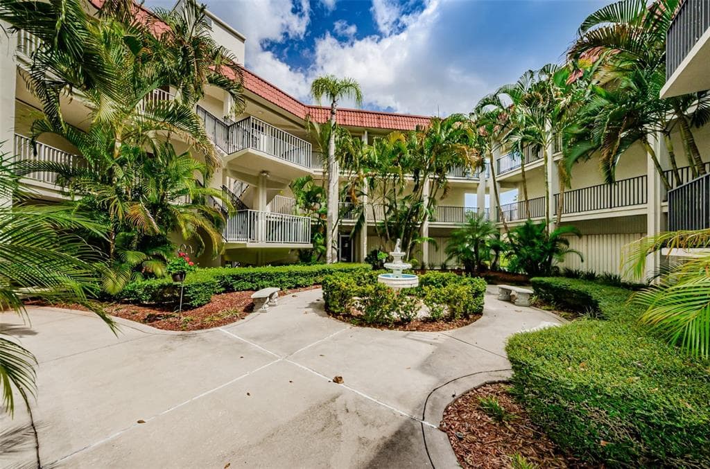 2700 BAYSHORE BOULEVARD UNIT 2302 DUNEDIN, FL 34698