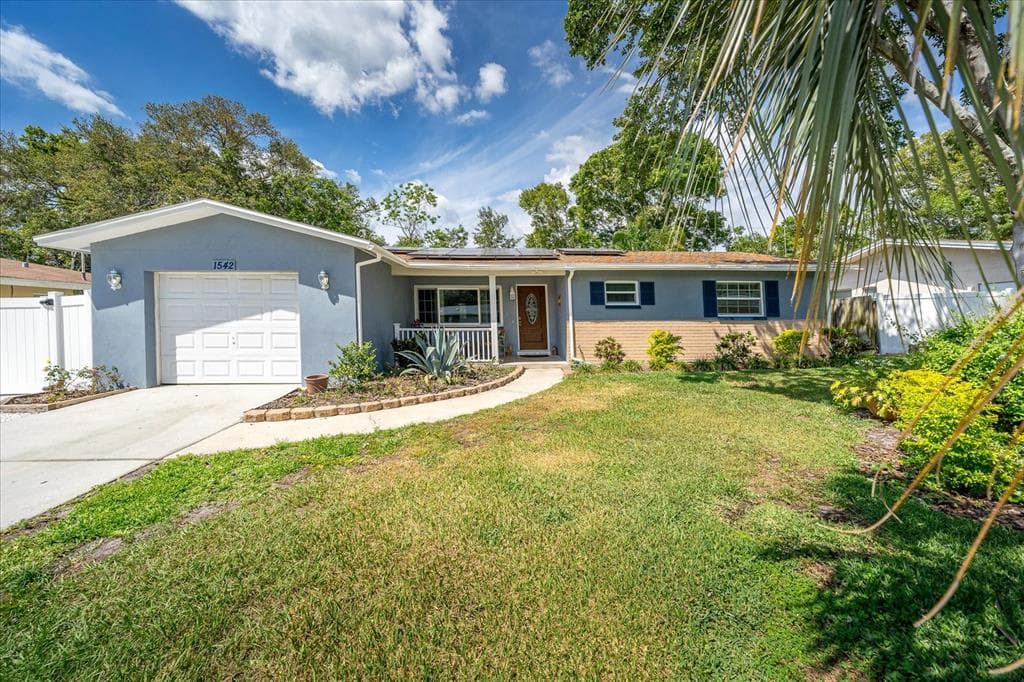 1542 SANDY LANE