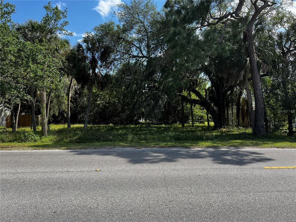 808 W SHELL POINT ROAD RUSKIN, FL 33570