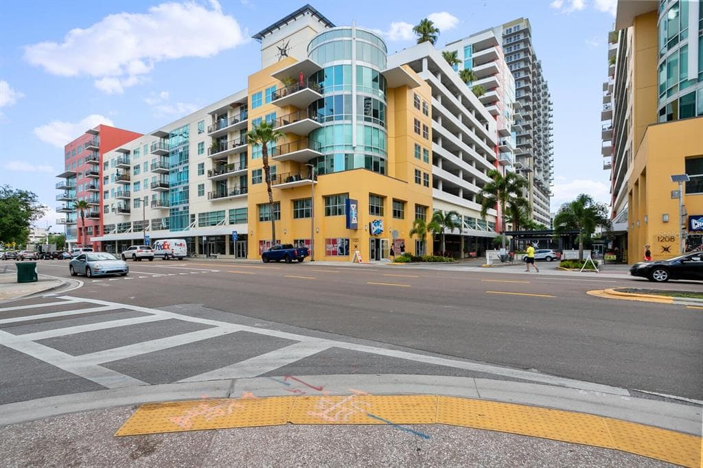 1120 E KENNEDY BOULEVARD UNIT 824 TAMPA, FL 33602