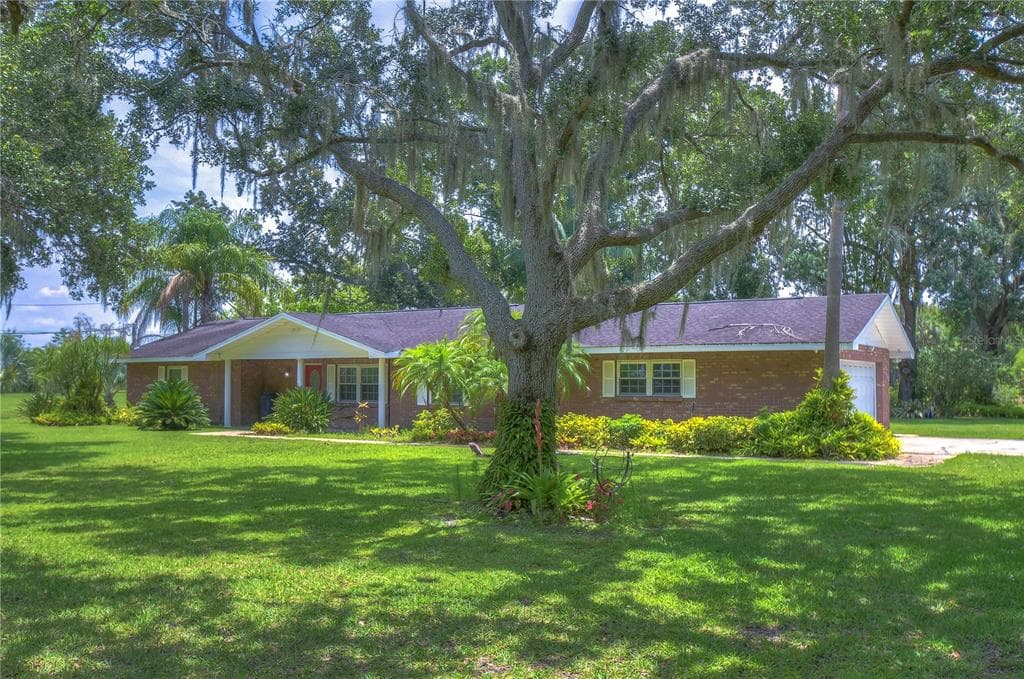 4902 WALLACE ROAD PLANT CITY, FL 33567