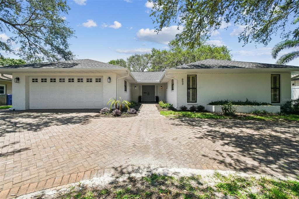 653 RIVIERA BAY DRIVE NE