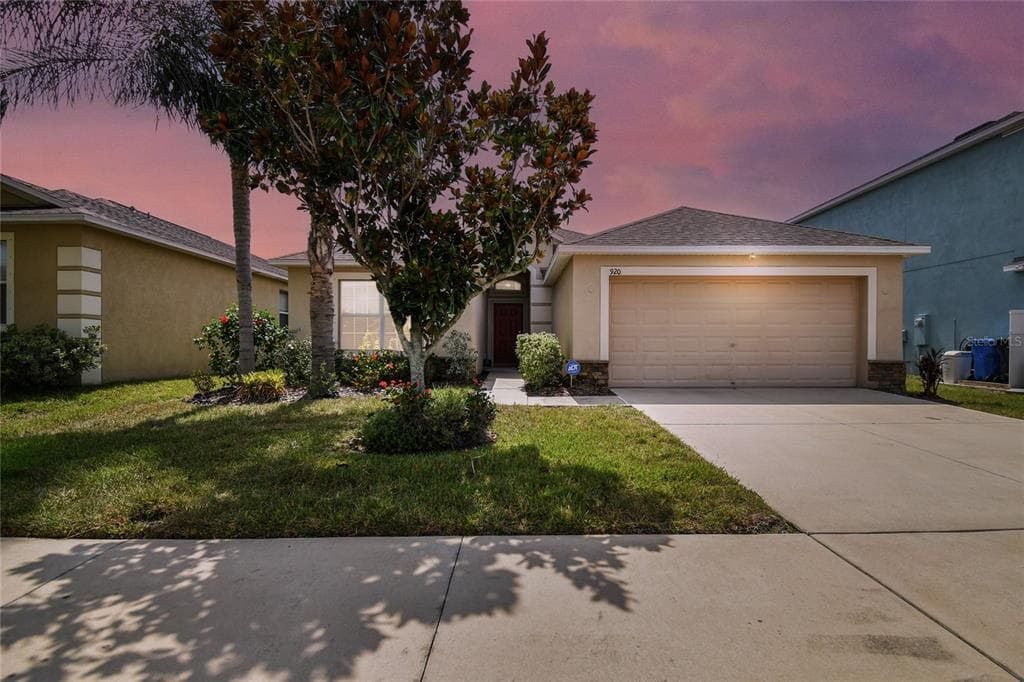 920 MEADOW GLADE DRIVE RUSKIN, FL 33570