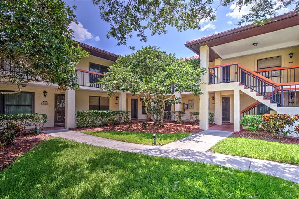 1605 HAMMOCK PINE BOULEVARD UNIT 1605 CLEARWATER, FL 33761