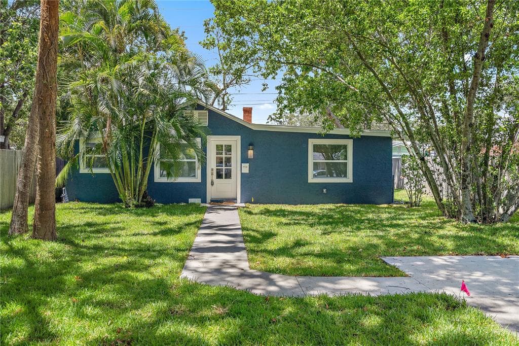 5537 DARTMOUTH AVENUE N ST PETERSBURG, FL 33710
