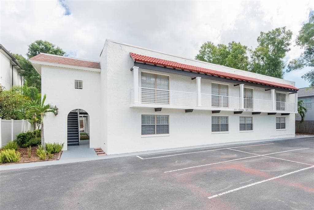 3211 W DE LEON STREET UNIT 12 TAMPA, FL 33609