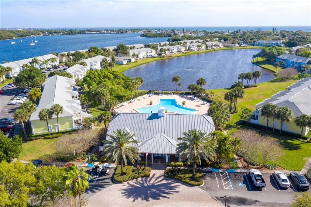 102 POMPANO DRIVE SE UNIT C ST PETERSBURG, FL 33705