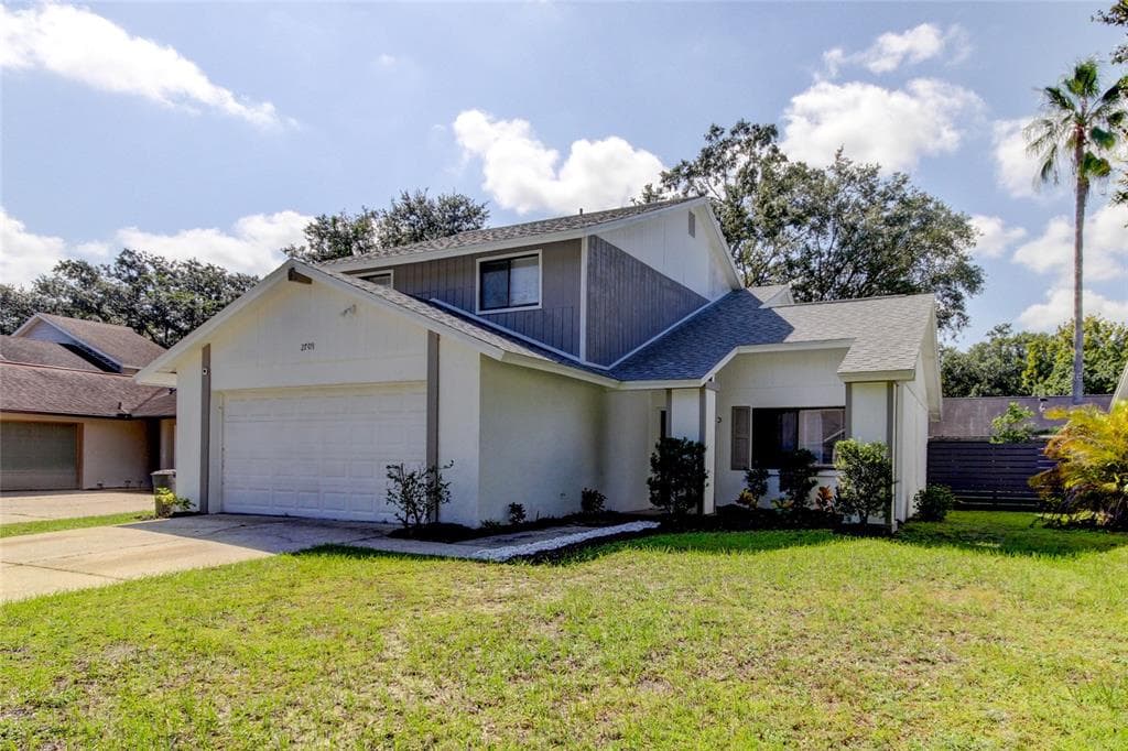 2709 LAKEVILLE DRIVE