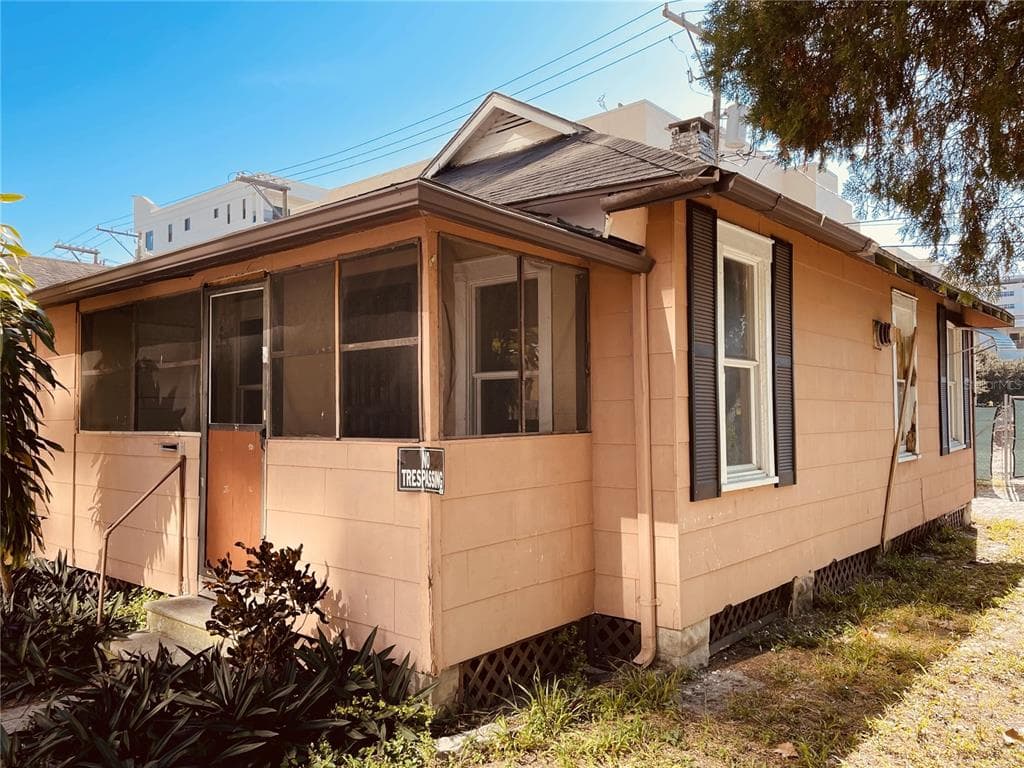 10 RHODA COURT S ST PETERSBURG, FL 33701
