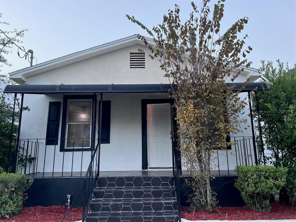 2336 W WALNUT STREET