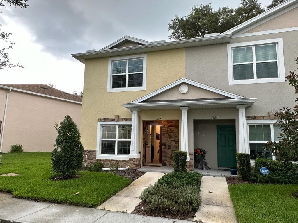 1134 HILLHURST DRIVE