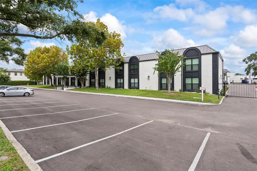 3909 W CLEVELAND STREET UNIT 219 TAMPA, FL 33609