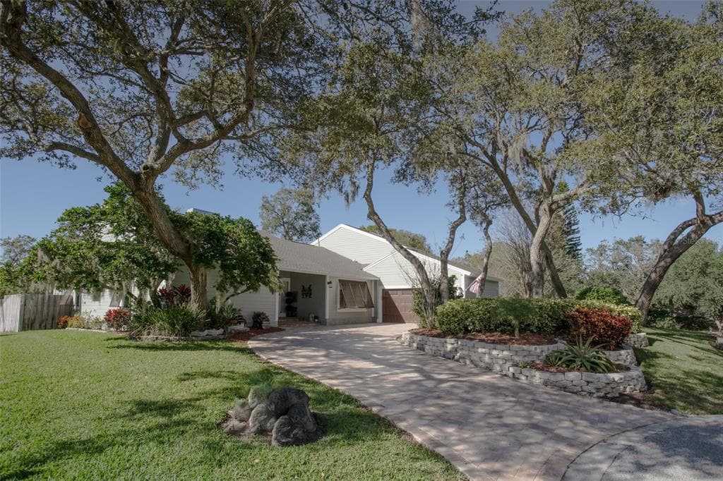 2336 SPICEWOOD COURT DUNEDIN, FL 34698