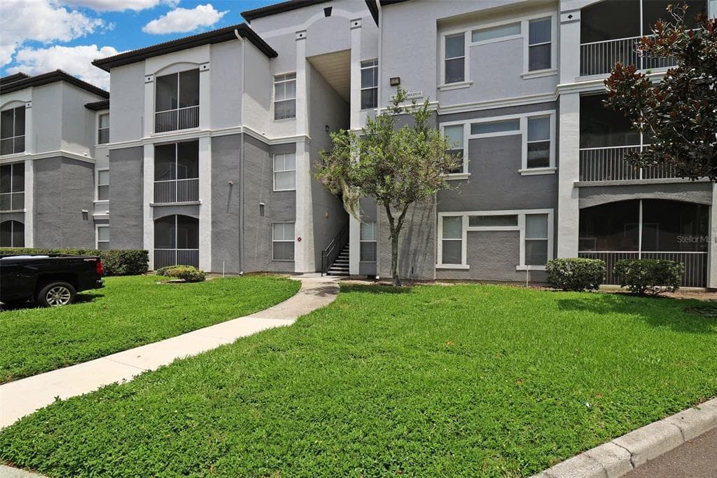 5823 LEGACY CRESCENT PLACE UNIT 103 RIVERVIEW, FL 33578