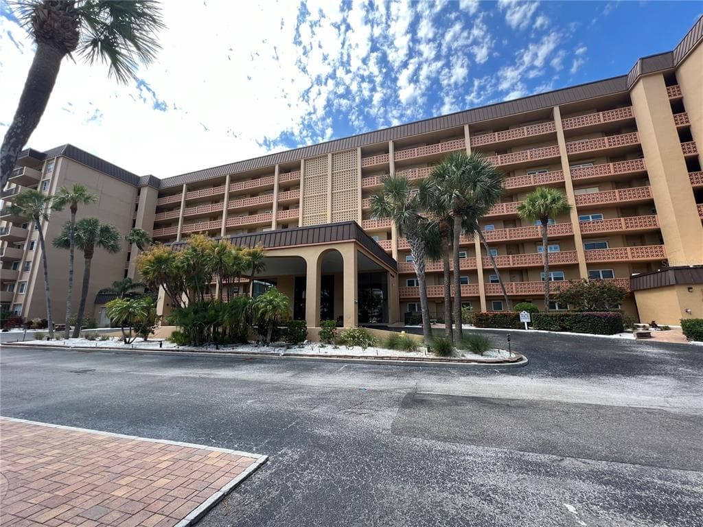 9 HAIG PLACE UNIT 407 DUNEDIN, FL 34698