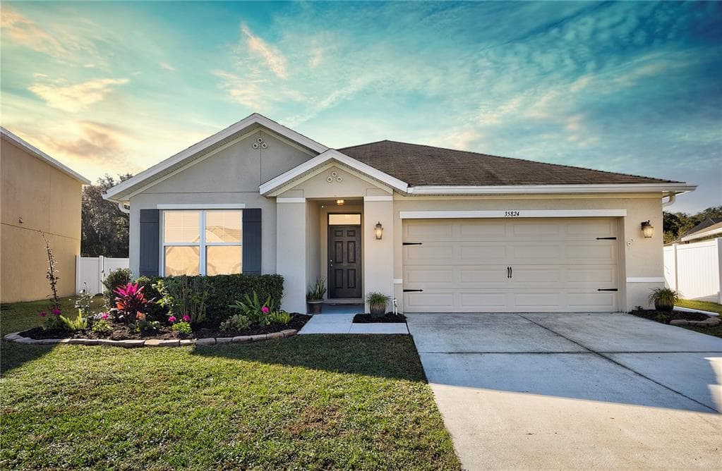 35824 JENNY LYNNE CIRCLE ZEPHYRHILLS, FL 33541