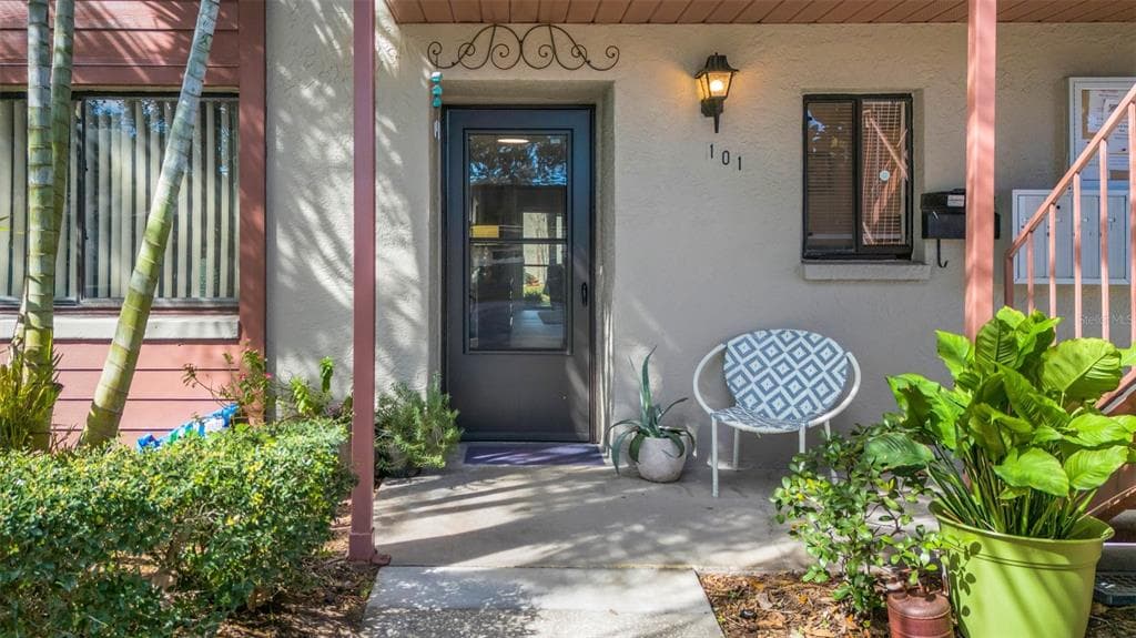 719 83RD AVENUE N UNIT 101 ST PETERSBURG, FL 33702