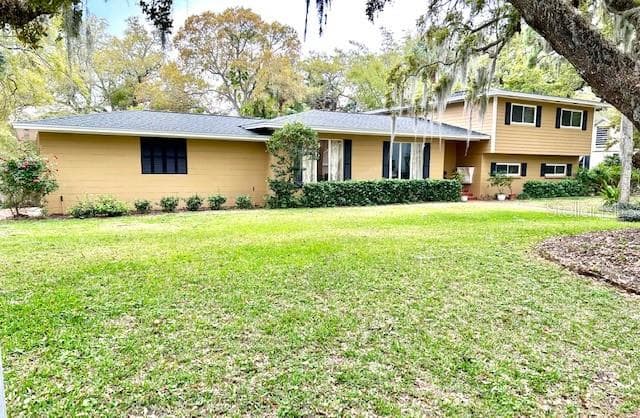 3302 W HAWTHORNE ROAD TAMPA, FL 33611