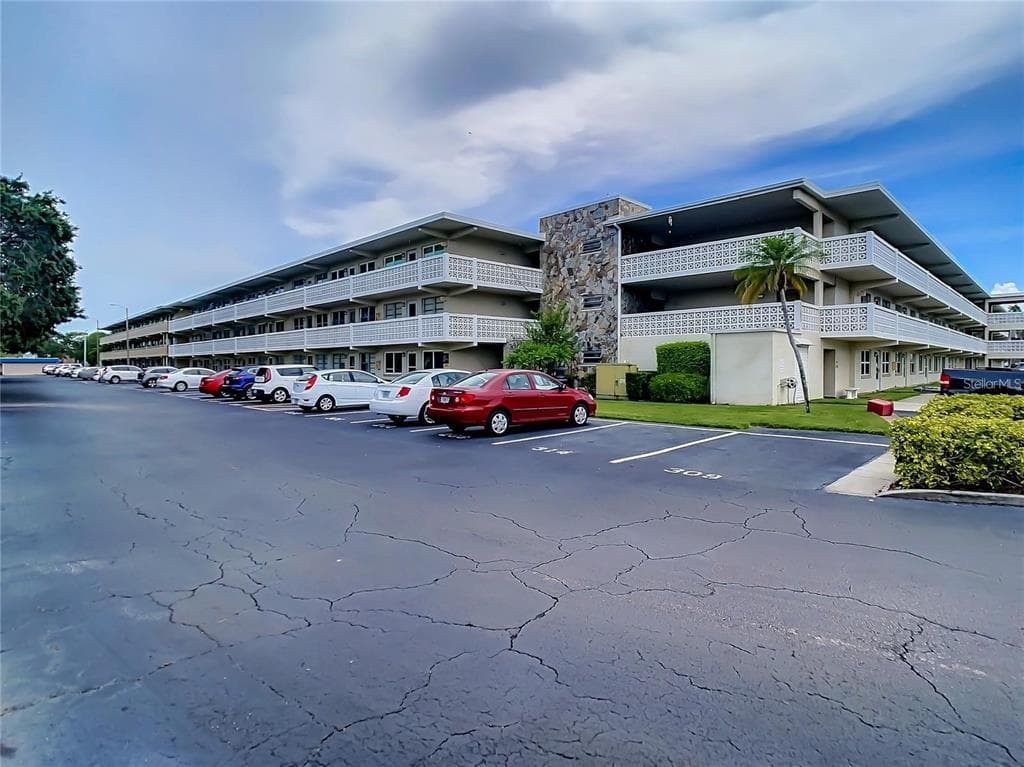 8100 DR MARTIN LUTHER KING JR STREET N UNIT 201 ST PETERSBURG, FL 33702