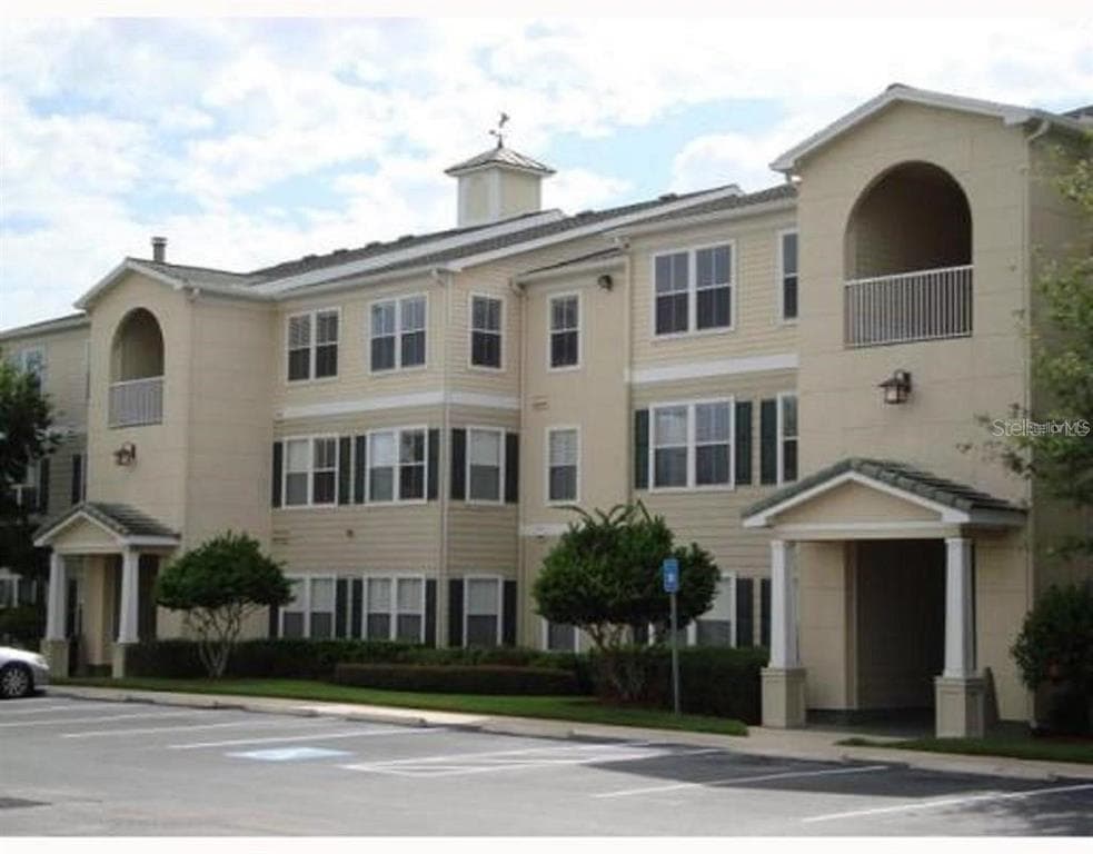 18165 BRIDLE CLUB DRIVE UNIT 18165 TAMPA, FL 33647