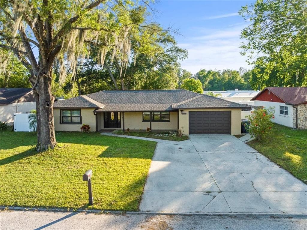 26728 HICKORY LOOP