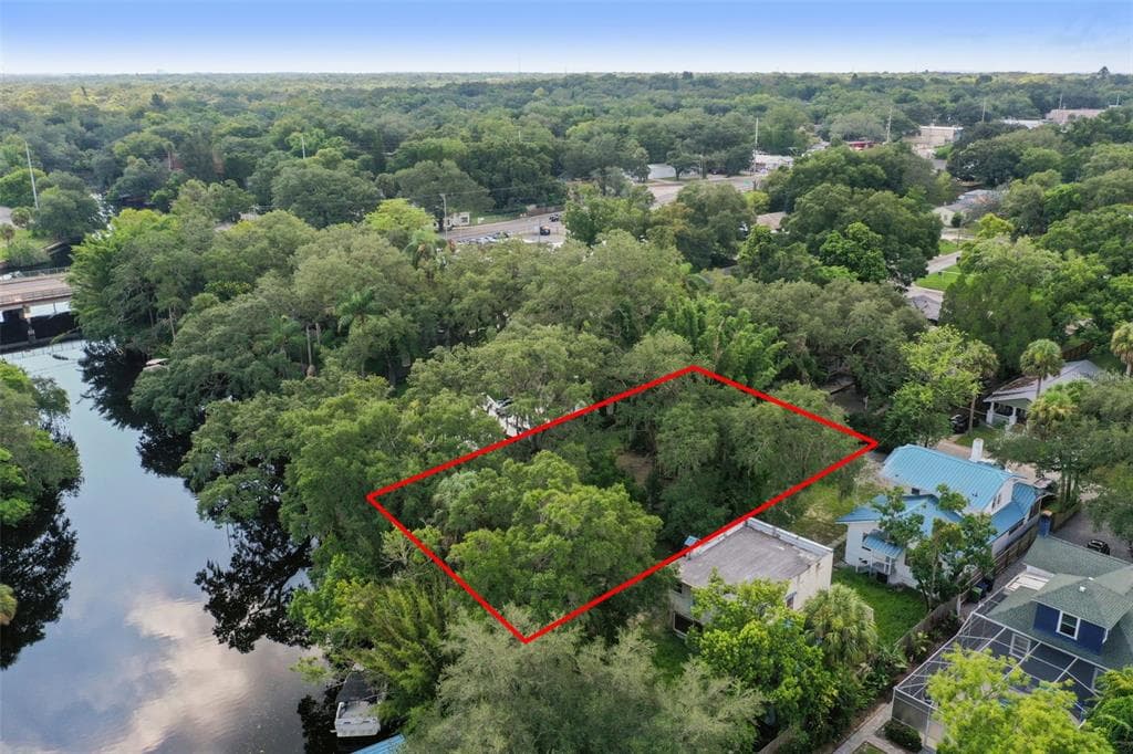 808 E HOLLYWOOD STREET TAMPA, FL 33604