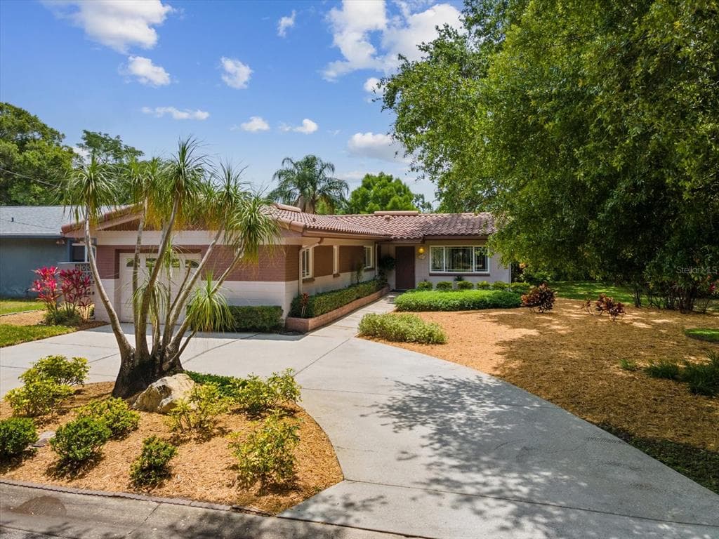 5716 44TH AVENUE N ST PETERSBURG, FL 33709