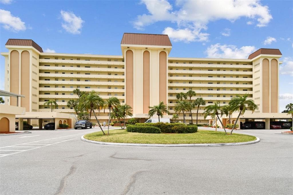 4750 COVE CIRCLE UNIT 811 ST PETERSBURG, FL 33708