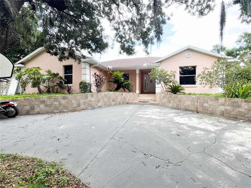 125 SOUTH BOULEVARD E DAVENPORT, FL 33837