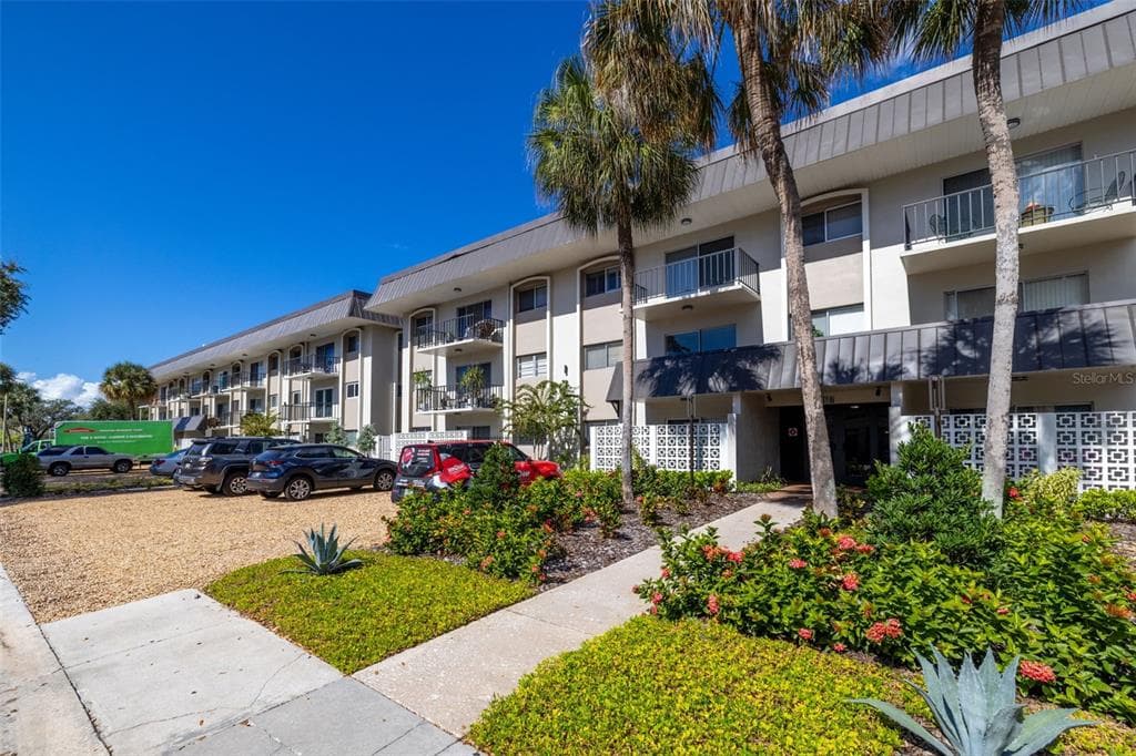 4607 W FIG STREET UNIT 105 TAMPA, FL 33609