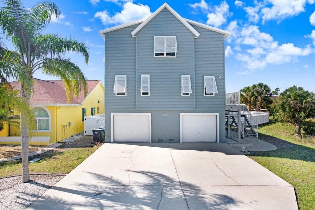 944 APOLLO BEACH BOULEVARD