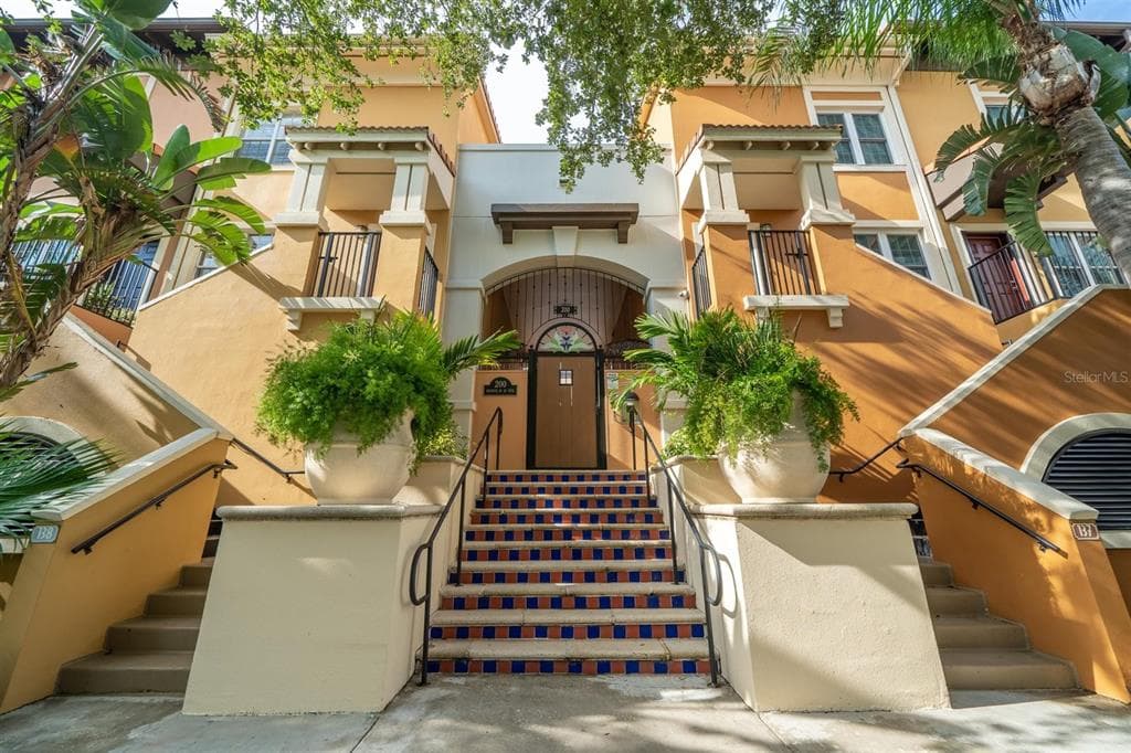 200 4TH AVENUE S UNIT 103 ST PETERSBURG, FL 33701