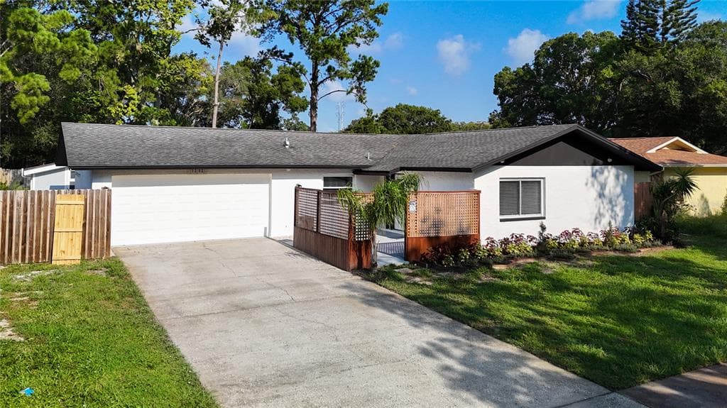 1392 CRESCENT COURT