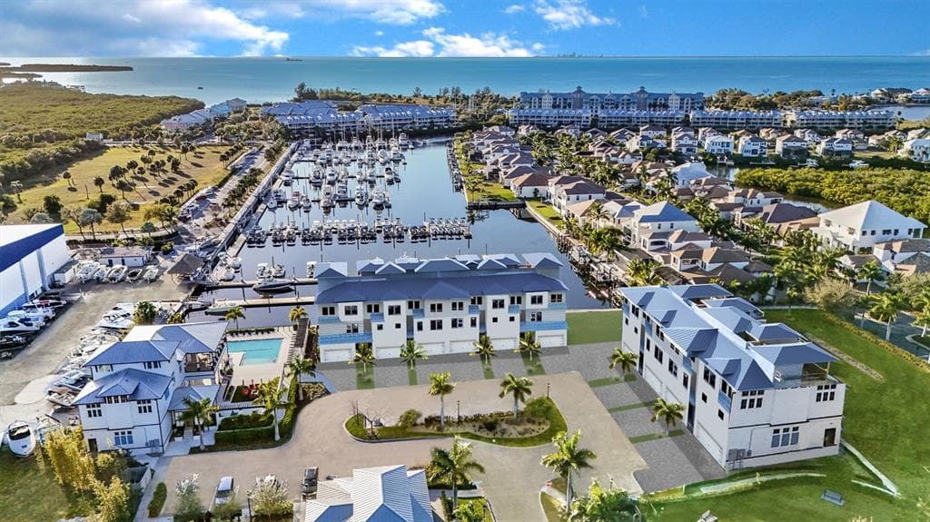3045 BERMUDA SLOOP CIRCLE RUSKIN, FL 33570