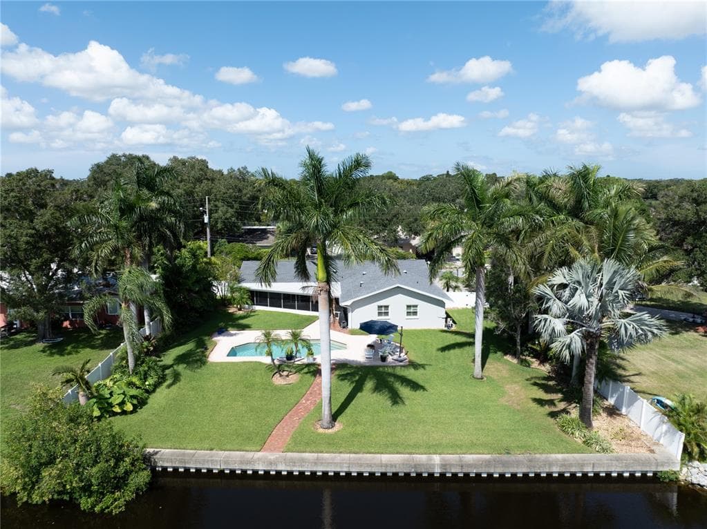 835 SEACREST DRIVE LARGO, FL 33771