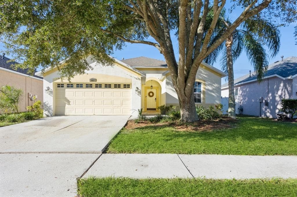 18208 HOLLY HILLS WAY TAMPA, FL 33647