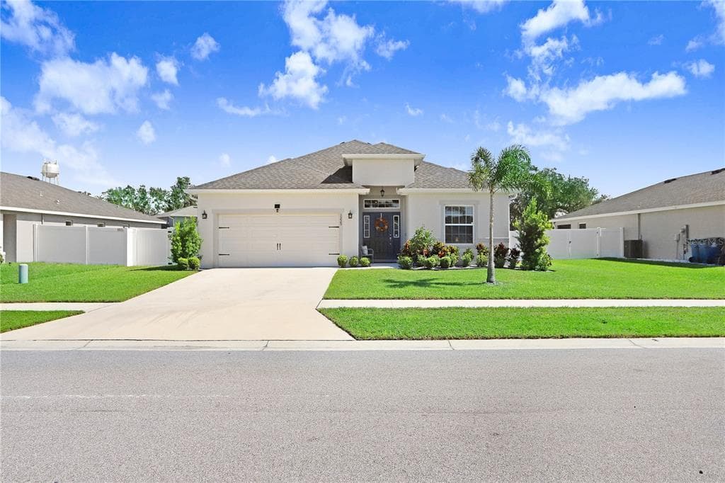 1229 THIRD COURT EAGLE LAKE, FL 33839