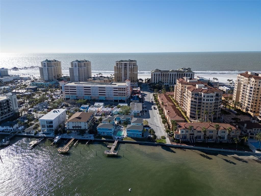 483 E SHORE DRIVE UNIT D4