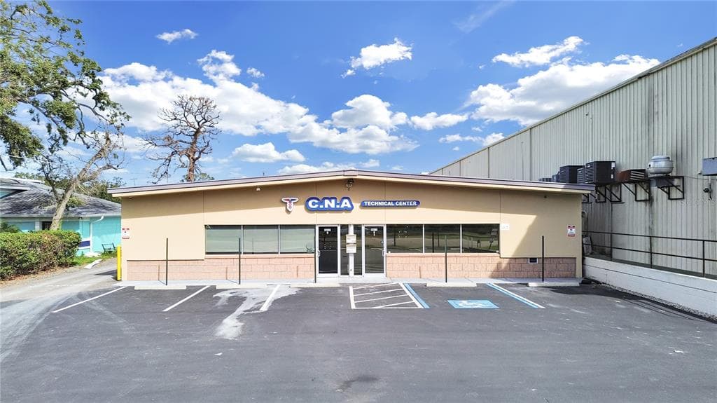 5815 MEMORIAL HIGHWAY TAMPA, FL 33615