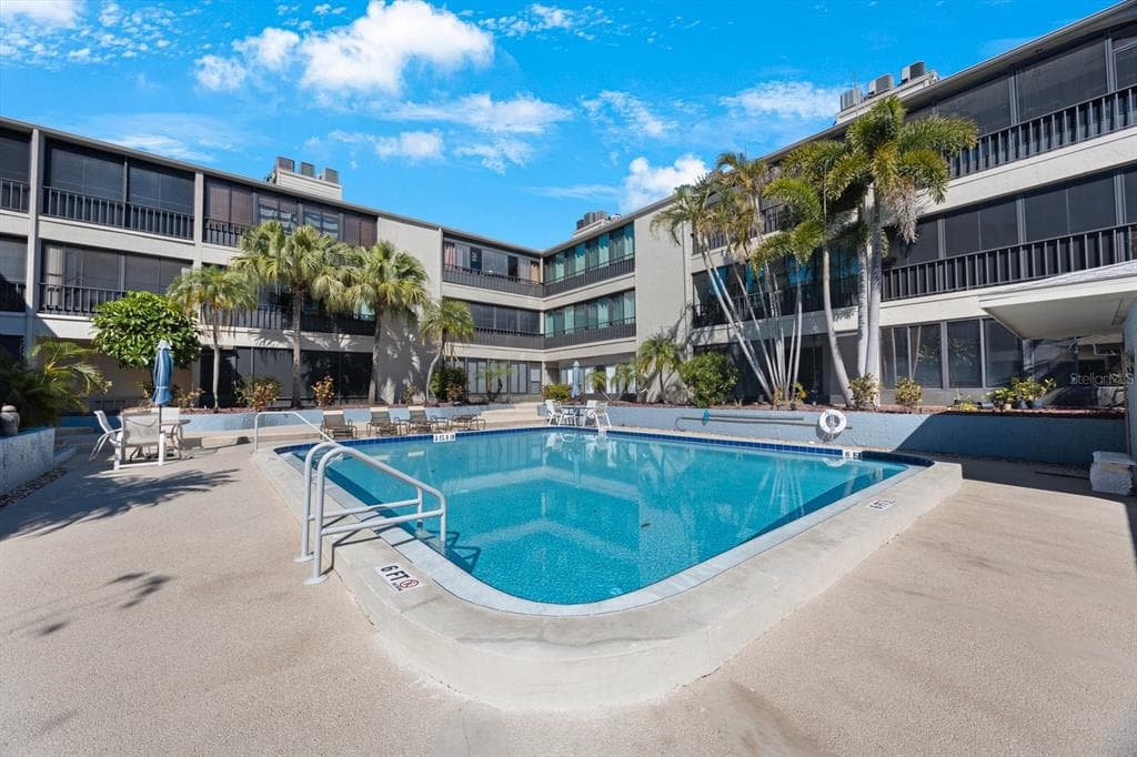 215 VALENCIA BOULEVARD UNIT 205 BELLEAIR BLUFFS, FL 33770
