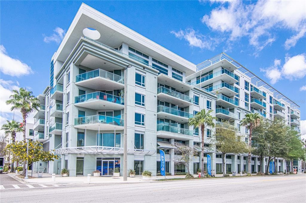 111 N 12TH STREET UNIT 1426 TAMPA, FL 33602
