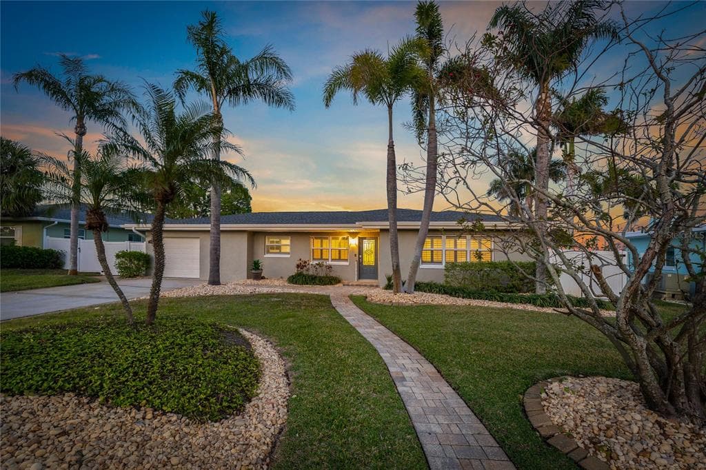 714 BAYSHORE DRIVE TARPON SPRINGS, FL 34689