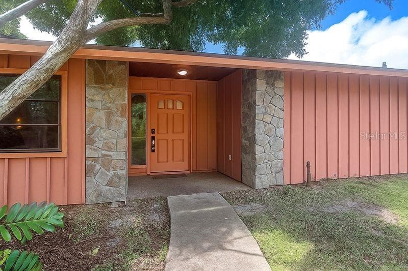 7006 41ST AVENUE E BRADENTON, FL 34208