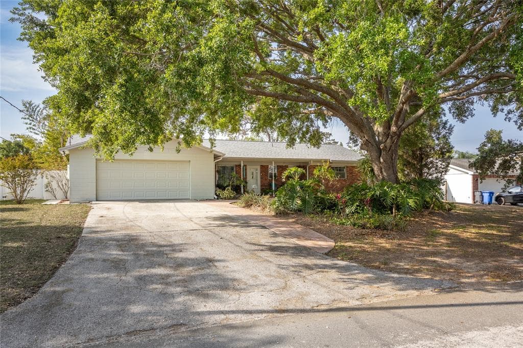 103 W ANGLEWOOD DRIVE BRANDON, FL 33511