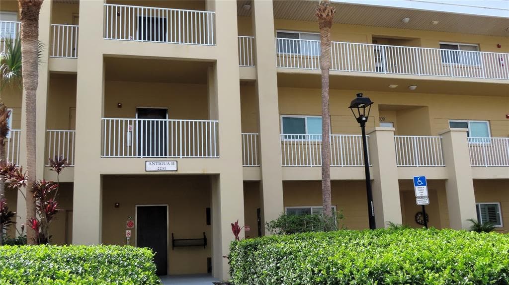 2231 UTOPIAN DRIVE E UNIT 203