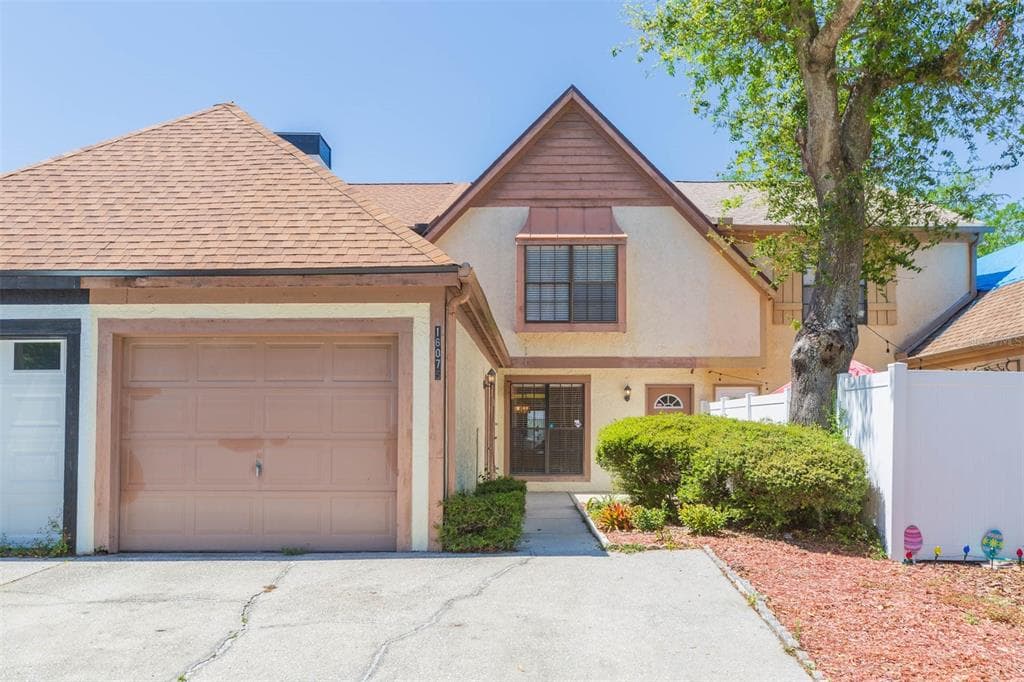 16075 DAWNVIEW DRIVE TAMPA, FL 33624