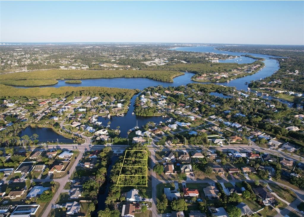 691 SE DELANCEY LANE PORT ST LUCIE, FL 34984