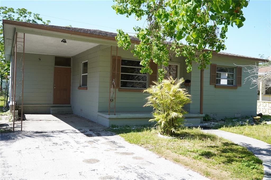 5012 OXFORD AVENUE N ST PETERSBURG, FL 33710