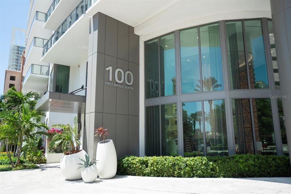 100 1ST AVENUE N UNIT 2207